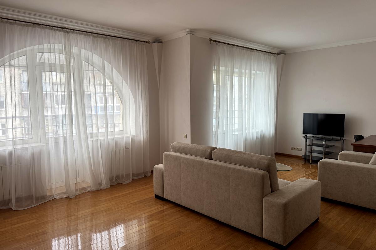 3-кімн. квартира, Турівська вул., 29, Київ